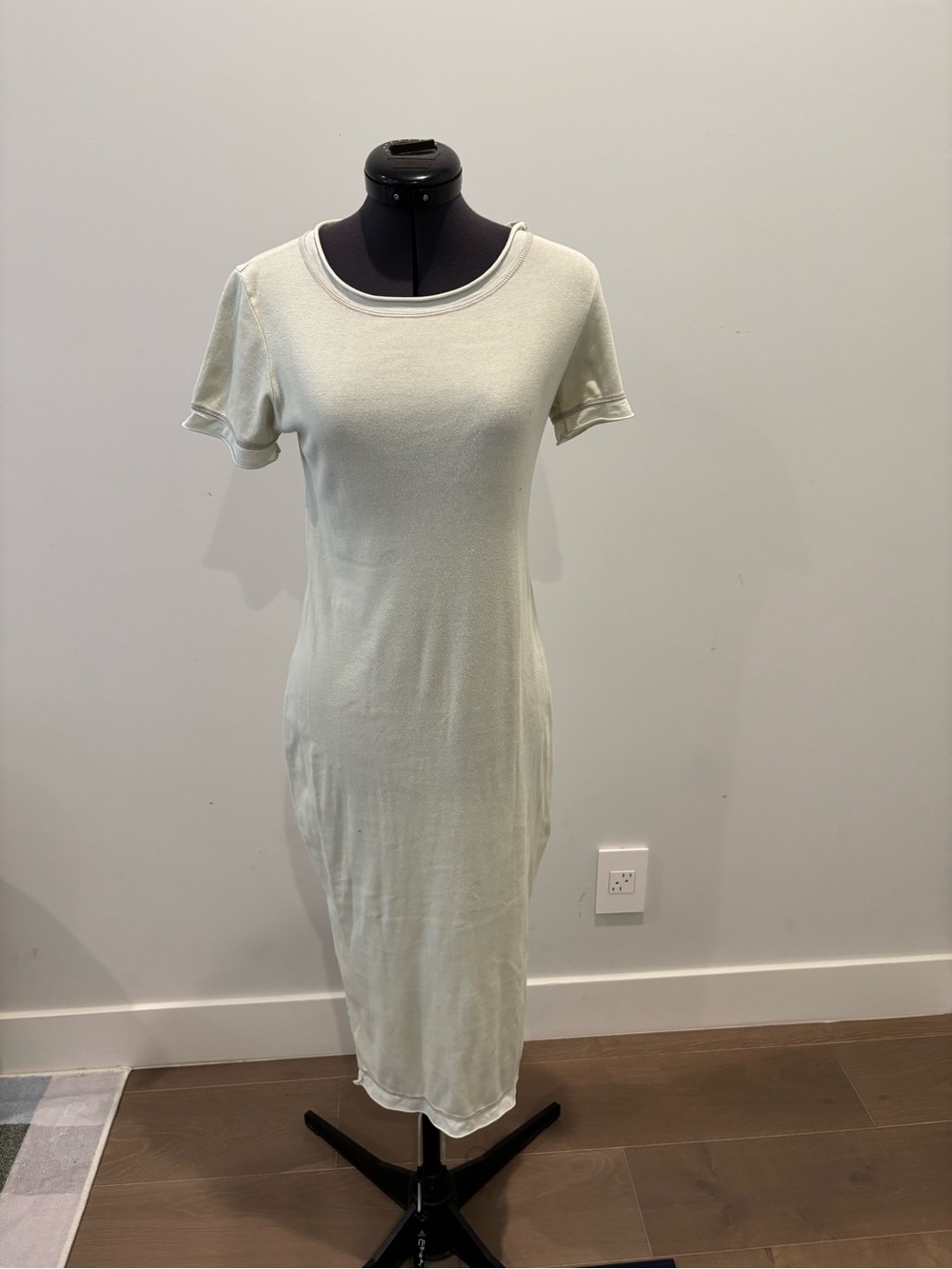 Slim Short-Sleeve Midi Dress in Light Sage